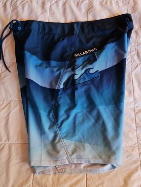 BILLABONG Platinum X Revokver Fluid board shorts -36